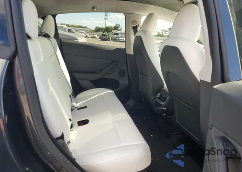 2025 Tesla Model Y from USA, damaged, VIN 7SAYGDEDXSF227639